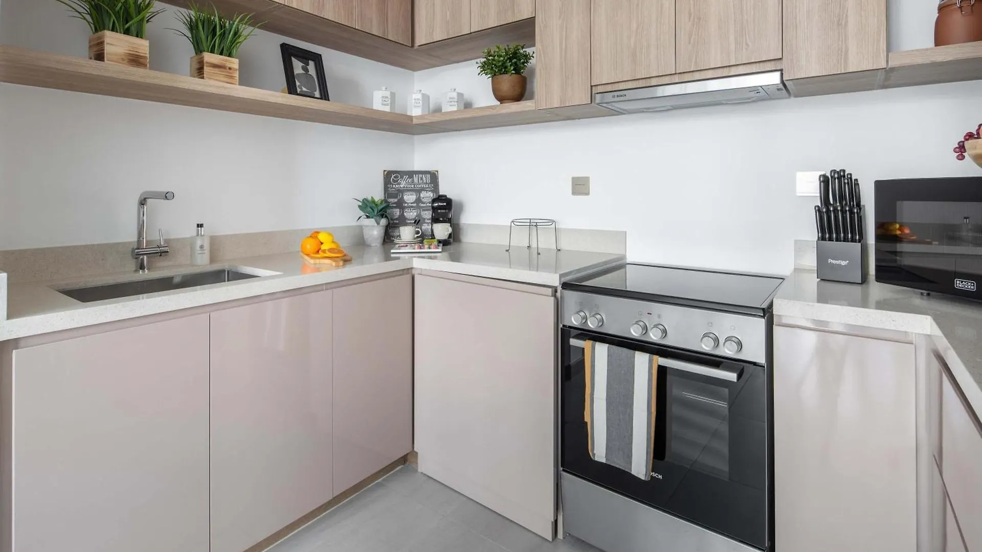Frank Porter - Urban Oasis Dubai Apartment