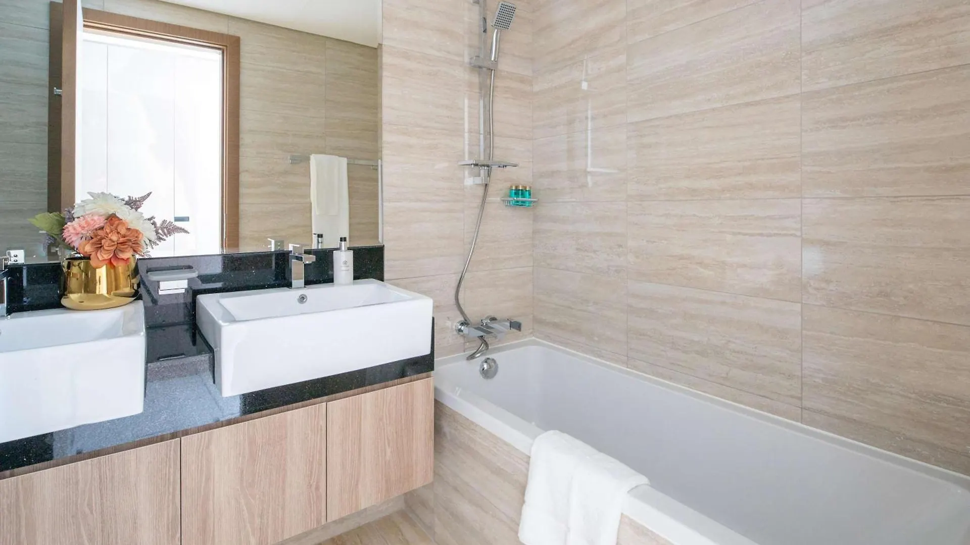 Frank Porter - Urban Oasis Dubai Apartment